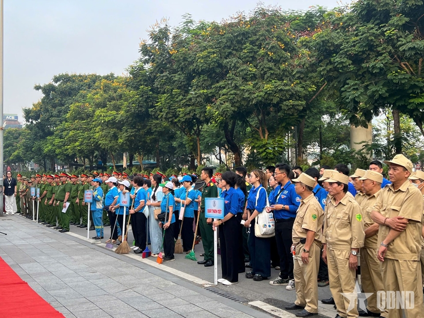 Phường Đống Đa ra quân phát động đợt cao điểm đảm bảo trật tự đô thị - an toàn giao thông - vệ sinh môi trường